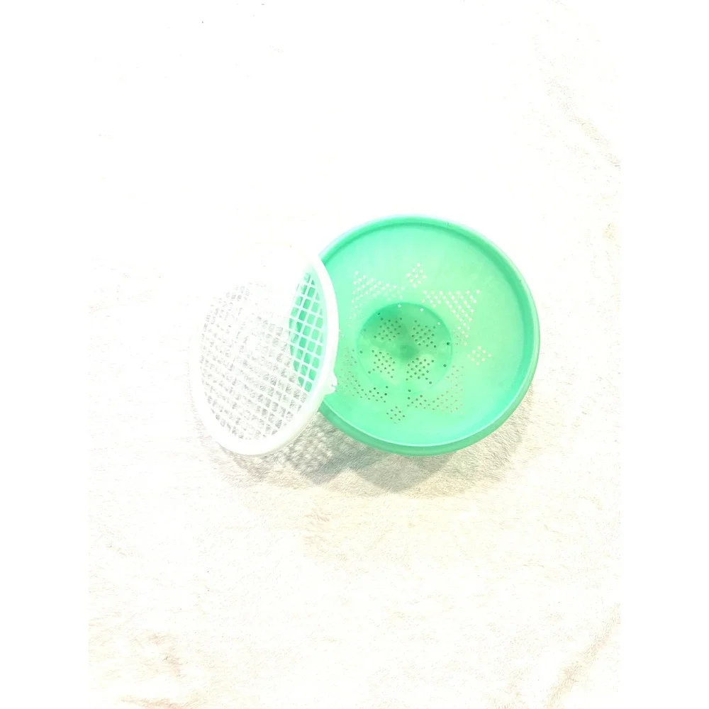 Vintage Green Strainer with White Grid Lid 339-2 516-8 USA‎